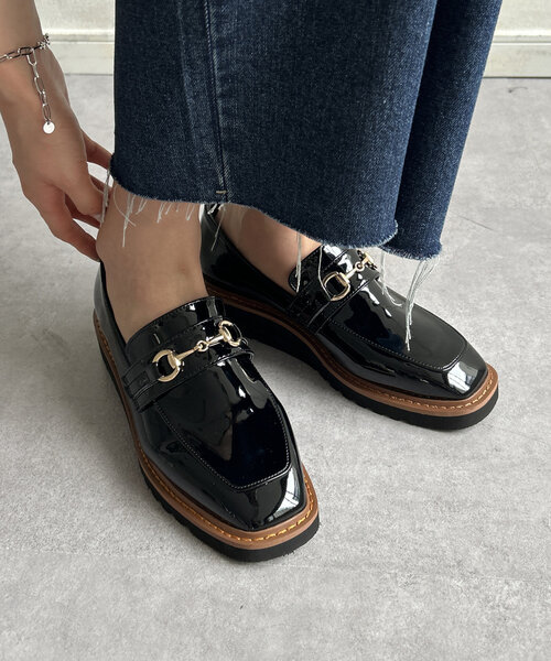 Thevon(ゼボン)の「配色エナメルローファー(ブーツ・レディース・ブラック/カーキ・M/L)」の2枚目の写真