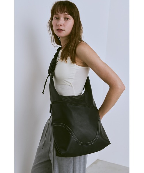 ギャザーハンドルウェーブステッチショルダーバッグ / A4サイズ