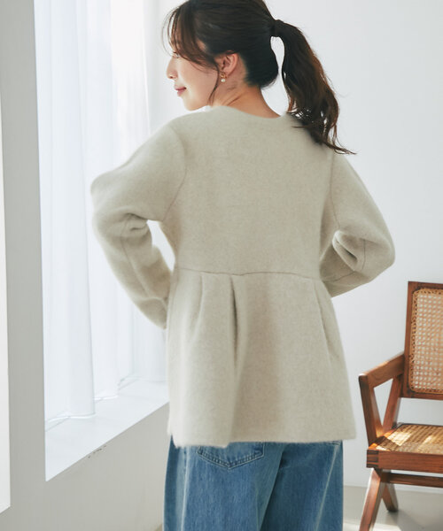 La boutique BonBon（ラブティックボンボン）の「ハイクオリティヘアリーウールニットペプラムジャケット（その他アウター・レディース・チャコールグレー/ライトベージュ・FREE）」の12枚目の写真