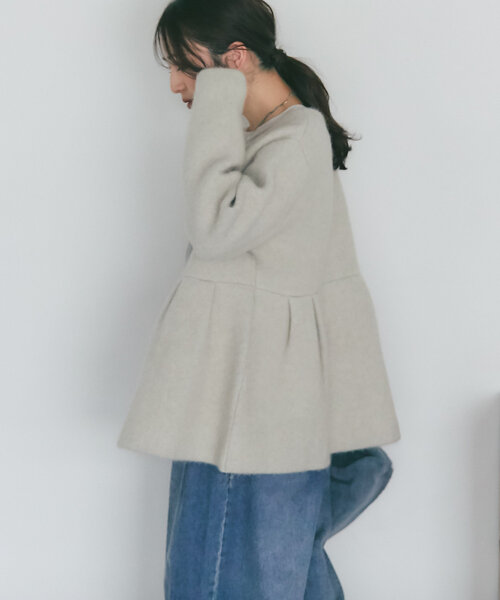 La boutique BonBon（ラブティックボンボン）の「ハイクオリティヘアリーウールニットペプラムジャケット（その他アウター・レディース・チャコールグレー/ライトベージュ・FREE）」の19枚目の写真