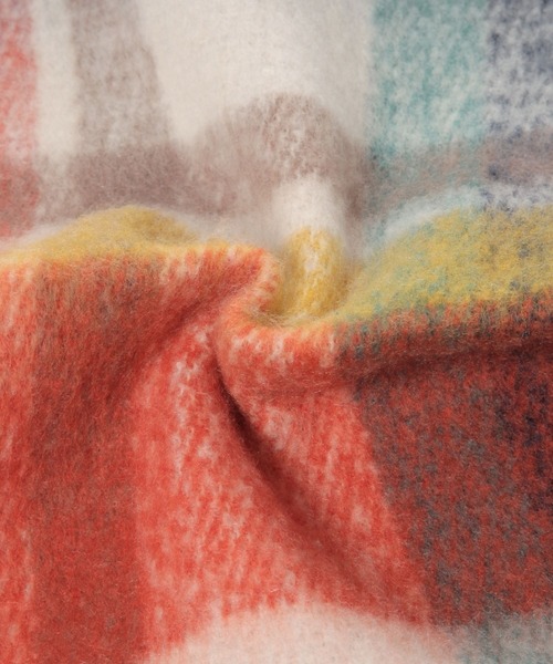 LAKOLE（ラコレ）の「ブークレーチェックマフラー / 138789（マフラー・レディース・オレンジ/オフホワイト/ブルー・FREE）」の8枚目の写真