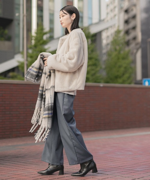 LAKOLE（ラコレ）の「ブークレーチェックマフラー / 138789（マフラー・レディース・オレンジ/オフホワイト/ブルー・FREE）」の11枚目の写真