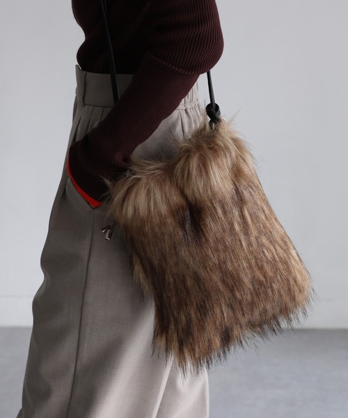 CACTUS PLANT FLEA MARKETフェイクファー ショルダーバッグ CACTUS PLANT FLEA MARKETフェイクファー ショルダーバッグ