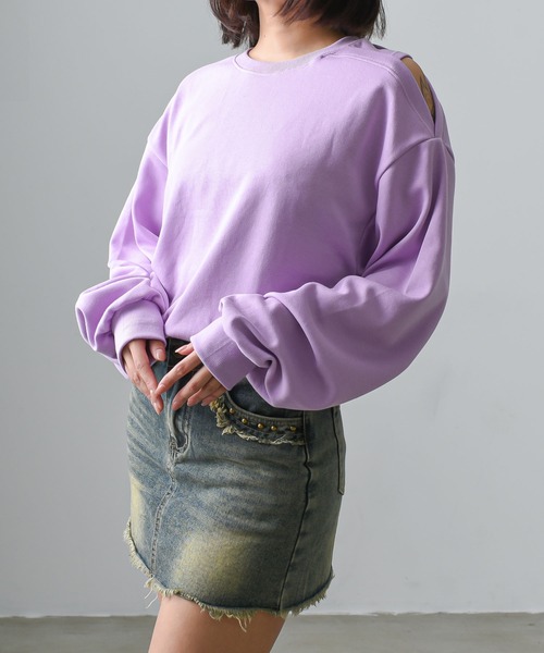 .KOM（ドットコム）の「A'GEM/9 × .kom 『.kom/ドットケーオーエム』オープンショルダートップス（Tシャツ/カットソー・レディース・アイボリー/ブラック/グレー/ベージュ/パープル・FREE）」の5枚目の写真