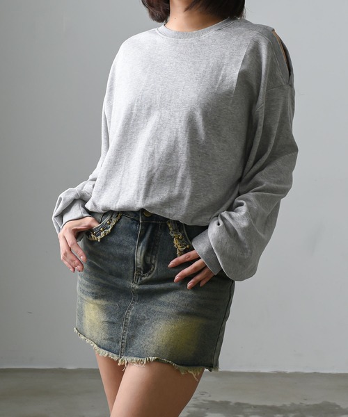 .KOM（ドットコム）の「A'GEM/9 × .kom 『.kom/ドットケーオーエム』オープンショルダートップス（Tシャツ/カットソー・レディース・アイボリー/ブラック/グレー/ベージュ/パープル・FREE）」の3枚目の写真