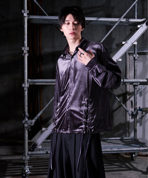 Ellno Loset（エルノロゼット）の「Wレースアップベロアシャツ（シャツ