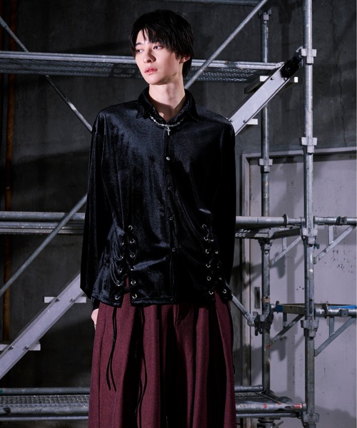 Ellno Loset(エルノロゼット)の「Wレースアップベロアシャツ(シャツ/ブラウス・メンズ・パープル/ブラック・MEDIUM/SMALL/LARGE)」の12枚目の写真