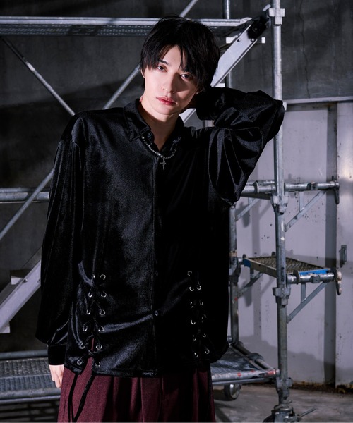 Ellno Loset（エルノロゼット）の「Wレースアップベロアシャツ（シャツ