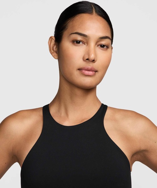 NIKE（ナイキ）の「ナイキ ワン ツイスト ウィメンズ ライトサポート ハイネック スポーツブラ (軽量裏地付き) / Nike One Twist Women's Light-Support Lightly Lined High-Neck Sports Bra FV6501-010 Black（スポーツブラ・レディース・ブラック・S/M/L/XL/XS）」の4枚目の写真