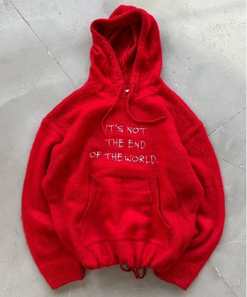 Perushu(ペルーシュ)の「刺繍ロゴニットフーディ(ニット/セーター・メンズ・レッド/チャコールグレー/アイボリー・MEDIUM/LARGE)」の3枚目の写真