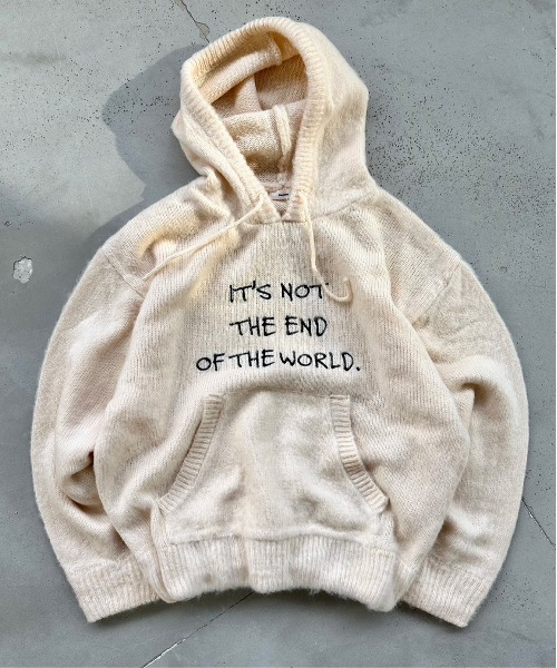 Perushu(ペルーシュ)の「刺繍ロゴニットフーディ(ニット/セーター・メンズ・レッド/チャコールグレー/アイボリー・MEDIUM/LARGE)」の2枚目の写真