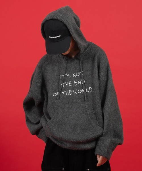 Perushu(ペルーシュ)の「刺繍ロゴニットフーディ(ニット/セーター・メンズ・レッド/チャコールグレー/アイボリー・MEDIUM/LARGE)」の4枚目の写真