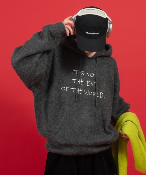 Perushu(ペルーシュ)の「刺繍ロゴニットフーディ(ニット/セーター・メンズ・レッド/チャコールグレー/アイボリー・MEDIUM/LARGE)」の6枚目の写真