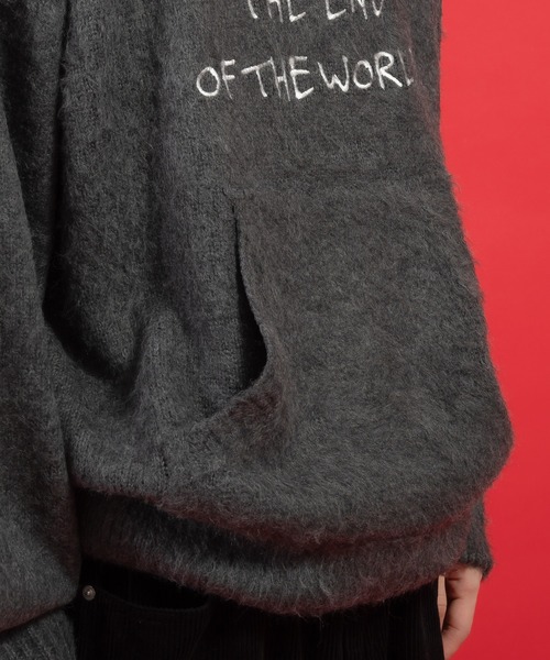Perushu(ペルーシュ)の「刺繍ロゴニットフーディ(ニット/セーター・メンズ・レッド/チャコールグレー/アイボリー・MEDIUM/LARGE)」の14枚目の写真
