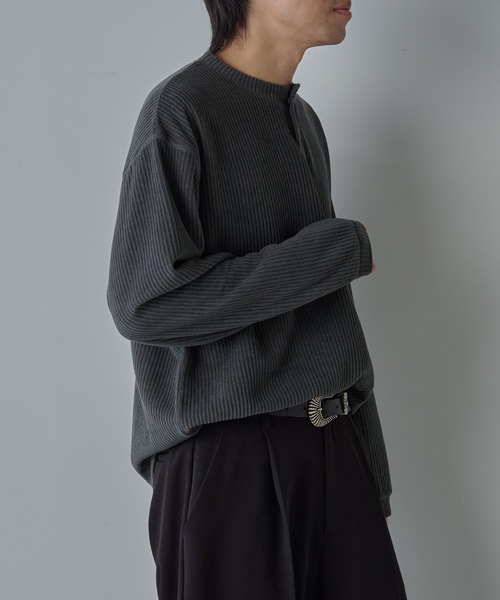 COLONY 2139（コロニートゥーワンスリーナイン）の「グリッドヤーンヘンリーネック（Tシャツ/カットソー・メンズ・グレイッシュベージュ/チャコールグレー/ブラウン・LARGE/MEDIUM）」の7枚目の写真