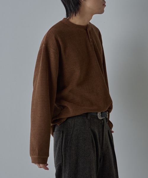 COLONY 2139（コロニートゥーワンスリーナイン）の「グリッドヤーンヘンリーネック（Tシャツ/カットソー・メンズ・グレイッシュベージュ/チャコールグレー/ブラウン・LARGE/MEDIUM）」の11枚目の写真