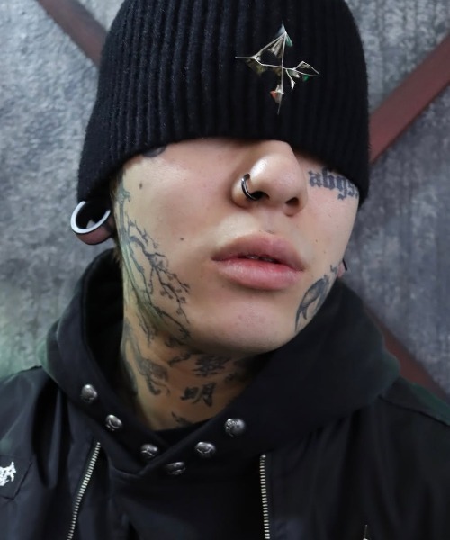 LOVE KILLER（ラブキラー）の「A'GEM/9 × .kom 『LOVE KILLER/ラブ キラー』 LK 3D metallic logo beanie/エルケー３ディーメタリックロゴビーニー（ニットキャップ/ビーニー・レディース・ブラック・FREE）」の5枚目の写真