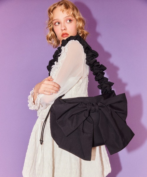 Candy Stripper（キャンディストリッパー）の「RIBBON GATHER 2WAY バッグ（ショルダーバッグ・レディース・ブラック/ライトベージュ・FREE）」の2枚目の写真