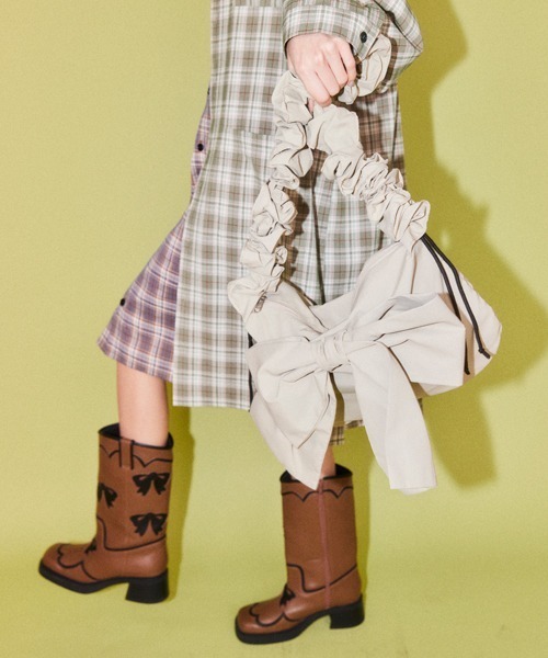 Candy Stripper（キャンディストリッパー）の「RIBBON GATHER 2WAY バッグ（ショルダーバッグ・レディース・ブラック/ライトベージュ・FREE）」の3枚目の写真