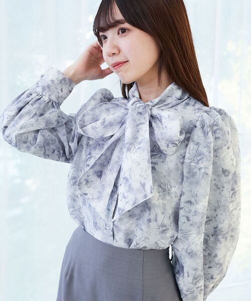 MAJESTIC LEGON(マジェスティックレゴン)の「バリエボウタイブラウス(シャツ/ブラウス・レディース・アイボリー/オフホワイト/ホワイト系その他/ブルー系その他2/ホワイト系その他2・MEDIUM)」の5枚目の写真