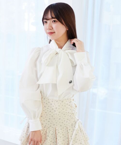 MAJESTIC LEGON(マジェスティックレゴン)の「バリエボウタイブラウス(シャツ/ブラウス・レディース・アイボリー/オフホワイト/ホワイト系その他/ブルー系その他2/ホワイト系その他2・MEDIUM)」の9枚目の写真