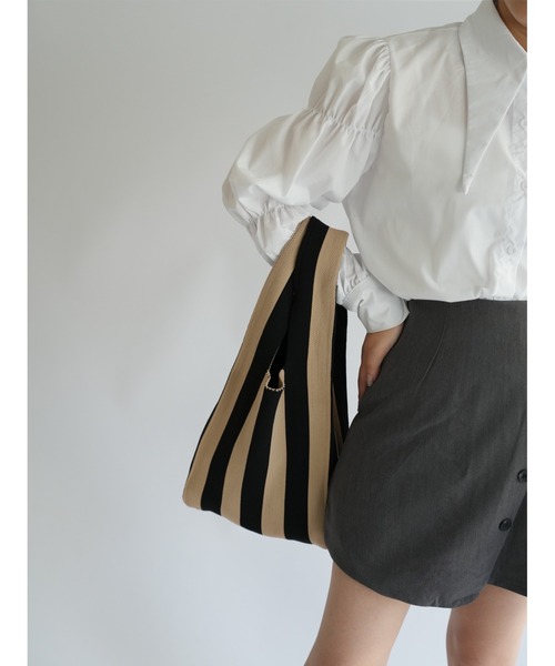 Uenui(ウニュイ)の「【ZOZO限定】ストライプ ミニ トートバッグ バック(ハンドバッグ・レディース・ベージュ/レッド・FREE)」の3枚目の写真