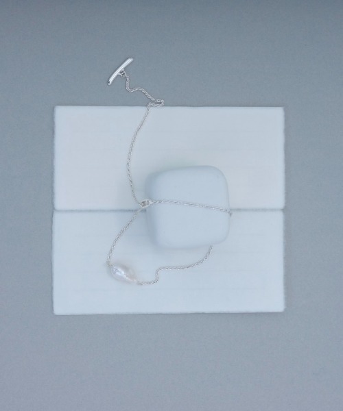 emmi（エミ）の「バロックパールネックレス（ネックレス・レディース・シルバー/ゴールド/ホワイト・FREE）」の5枚目の写真