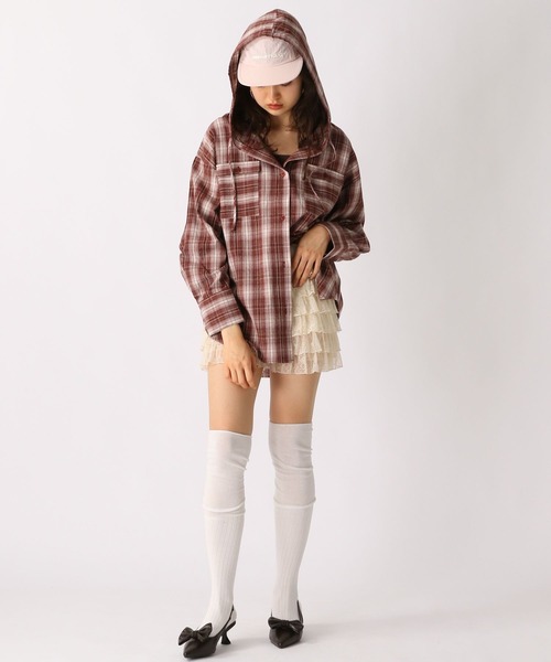 FOREVER 21（フォーエバー トゥエンティーワン）の「【2025SS】チェックフーディービッグシャツ（シャツ/ブラウス・レディース・レッド/ネイビー/ベージュ・FREE）」の4枚目の写真