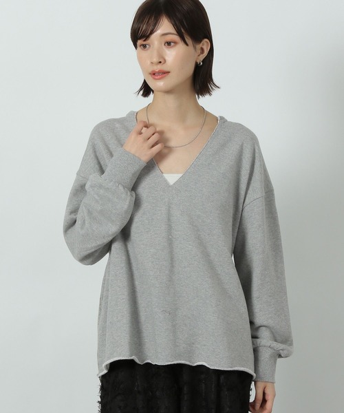 LAKOLE（ラコレ）の「Vネック裏毛プルオーバー / 319500（Tシャツ/カットソー・レディース・チャコールグレー/イエロー/杢グレー・FREE）」の3枚目の写真