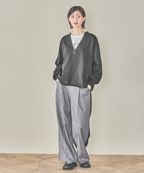 LAKOLE（ラコレ）の「Vネック裏毛プルオーバー / 319500（Tシャツ/カットソー・レディース・チャコールグレー/イエロー/杢グレー・FREE）」の8枚目の写真