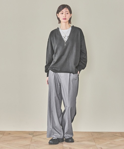 LAKOLE（ラコレ）の「Vネック裏毛プルオーバー / 319500（Tシャツ/カットソー・レディース・チャコールグレー/イエロー/杢グレー・FREE）」の9枚目の写真