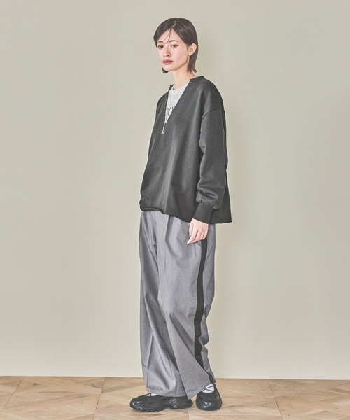 LAKOLE（ラコレ）の「Vネック裏毛プルオーバー / 319500（Tシャツ/カットソー・レディース・チャコールグレー/イエロー/杢グレー・FREE）」の10枚目の写真