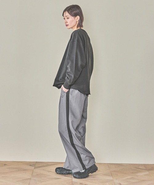 LAKOLE（ラコレ）の「Vネック裏毛プルオーバー / 319500（Tシャツ/カットソー・レディース・チャコールグレー/イエロー/杢グレー・FREE）」の12枚目の写真