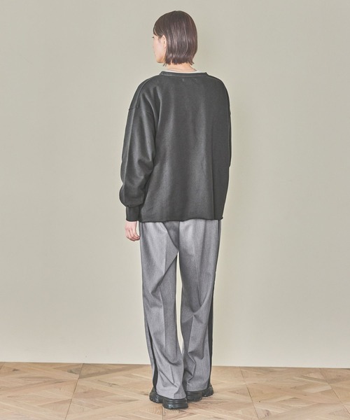 LAKOLE（ラコレ）の「Vネック裏毛プルオーバー / 319500（Tシャツ/カットソー・レディース・チャコールグレー/イエロー/杢グレー・FREE）」の14枚目の写真