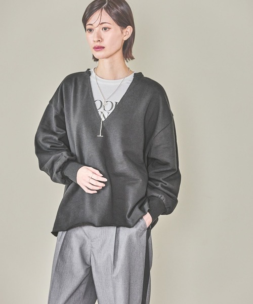 LAKOLE（ラコレ）の「Vネック裏毛プルオーバー / 319500（Tシャツ/カットソー・レディース・チャコールグレー/イエロー/杢グレー・FREE）」の16枚目の写真