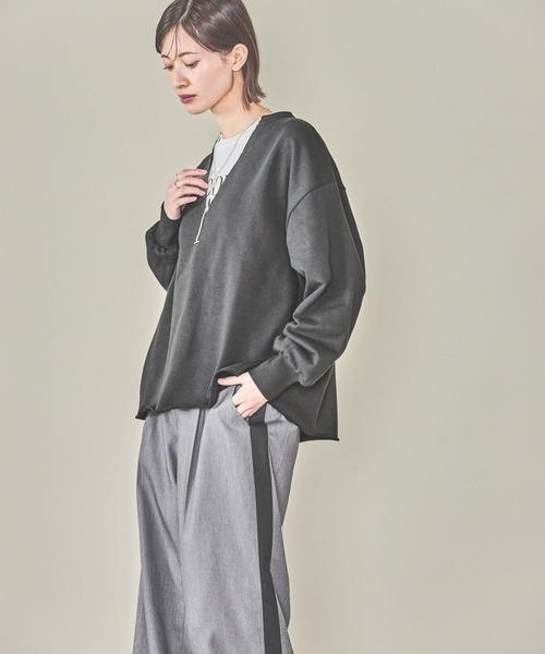 LAKOLE（ラコレ）の「Vネック裏毛プルオーバー / 319500（Tシャツ/カットソー・レディース・チャコールグレー/イエロー/杢グレー・FREE）」の18枚目の写真