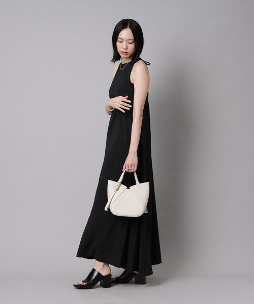 TOFF&LOADSTONE(トフアンドロードストーン)の「Wrap tote light shrink(ラップトート ライトシュリンク)M(トートバッグ・レディース・サンドベージュ/グレー系その他6/ブラウン系その他2/ライトオレンジ系/ホワイト系/ブラック/マスタード・00)」の17枚目の写真