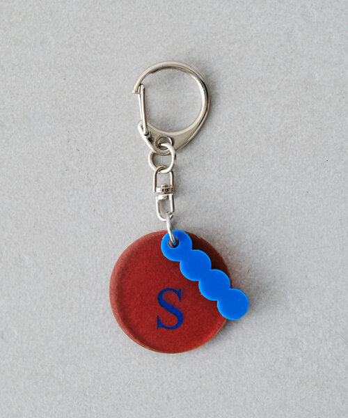 BIRTHDAY BAR（バースデイバー）の「アクリルイニシャルチャーム（チャーム・レディース・グリーン/レッド/イエロー/ブルー系その他/オレンジ/ブルー/グレー/イエロー系その他・0）」の7枚目の写真