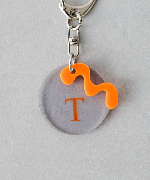 BIRTHDAY BAR（バースデイバー）の「アクリルイニシャルチャーム（チャーム・レディース・グリーン/レッド/イエロー/ブルー系その他/オレンジ/ブルー/グレー/イエロー系その他・0）」の10枚目の写真