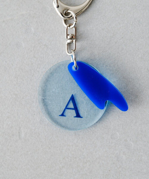 BIRTHDAY BAR（バースデイバー）の「アクリルイニシャルチャーム（チャーム・レディース・グリーン/レッド/イエロー/ブルー系その他/オレンジ/ブルー/グレー/イエロー系その他・0）」の19枚目の写真