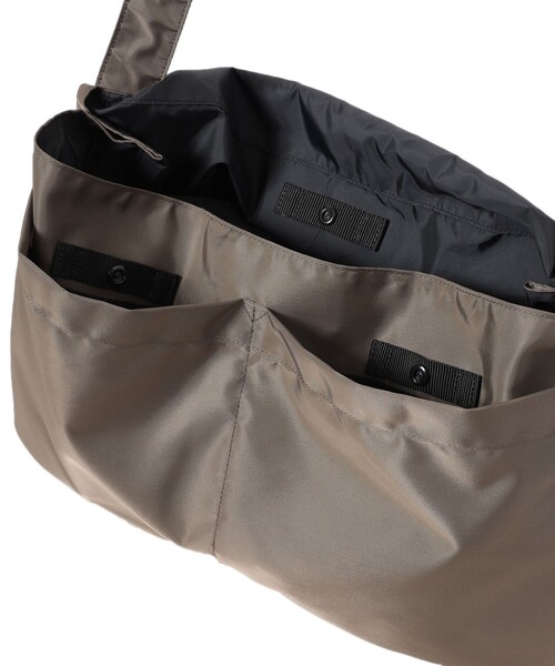SLOW（スロウ）の「【別注】SLOW / NYLON SHOULDER BAG（ショルダーバッグ・メンズ・ブラック/オリーブ・ONE SIZE）」の9枚目の写真