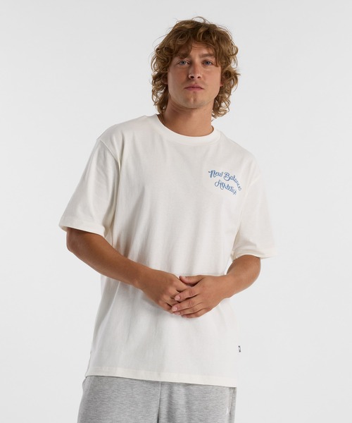 NEW BALANCE(ニューバランス)の「Athletics リーグショートスリーブTシャツ(Tシャツ/カットソー・メンズ・ネイビー/オフホワイト/グレイッシュベージュ・XX-LARGE/X-LARGE/MEDIUM/SMALL/LARGE)」の1枚目の写真