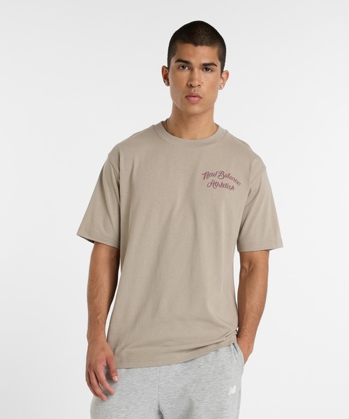 NEW BALANCE(ニューバランス)の「Athletics リーグショートスリーブTシャツ(Tシャツ/カットソー・メンズ・ネイビー/オフホワイト/グレイッシュベージュ・XX-LARGE/X-LARGE/MEDIUM/SMALL/LARGE)」の2枚目の写真