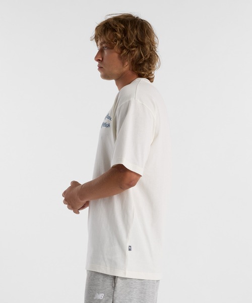 NEW BALANCE(ニューバランス)の「Athletics リーグショートスリーブTシャツ(Tシャツ/カットソー・メンズ・ネイビー/オフホワイト/グレイッシュベージュ・XX-LARGE/X-LARGE/MEDIUM/SMALL/LARGE)」の4枚目の写真