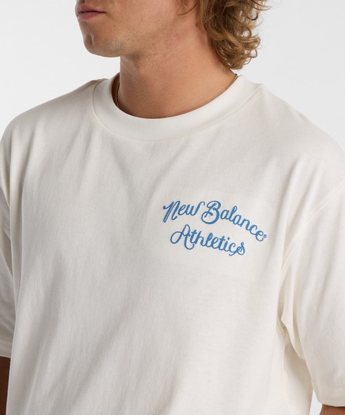 NEW BALANCE(ニューバランス)の「Athletics リーグショートスリーブTシャツ(Tシャツ/カットソー・メンズ・ネイビー/オフホワイト/グレイッシュベージュ・XX-LARGE/X-LARGE/MEDIUM/SMALL/LARGE)」の6枚目の写真