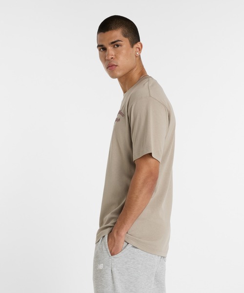 NEW BALANCE(ニューバランス)の「Athletics リーグショートスリーブTシャツ(Tシャツ/カットソー・メンズ・ネイビー/オフホワイト/グレイッシュベージュ・XX-LARGE/X-LARGE/MEDIUM/SMALL/LARGE)」の9枚目の写真
