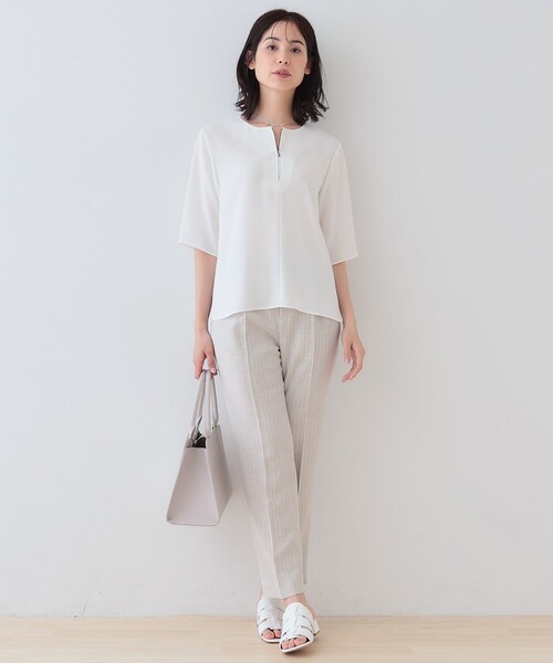 INDIVI(インディヴィ)の「【洗える】ハーフジップデザインブラウス(シャツ/ブラウス・レディース・ホワイト/ネイビー/ブルー系その他7・40/38/05/15 /13/19/03)」の6枚目の写真