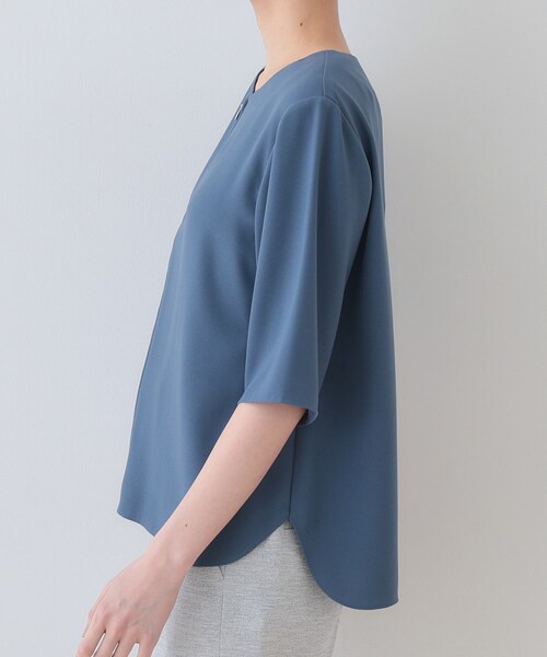 INDIVI(インディヴィ)の「【洗える】ハーフジップデザインブラウス(シャツ/ブラウス・レディース・ホワイト/ネイビー/ブルー系その他7・40/38/05/15 /13/19/03)」の18枚目の写真