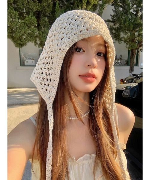 LADY LIKE（レディライク）の「ストラップ付きクロシェ編みニット帽（ニットキャップ/ビーニー・レディース・アイボリー/ブラック・F）」の8枚目の写真