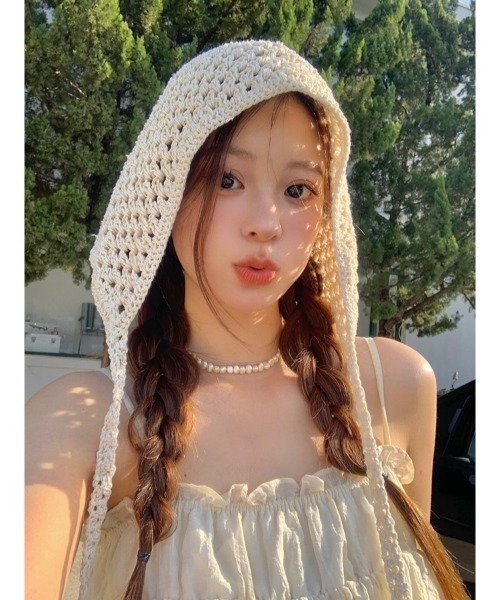 LADY LIKE（レディライク）の「ストラップ付きクロシェ編みニット帽（ニットキャップ/ビーニー・レディース・アイボリー/ブラック・F）」の7枚目の写真